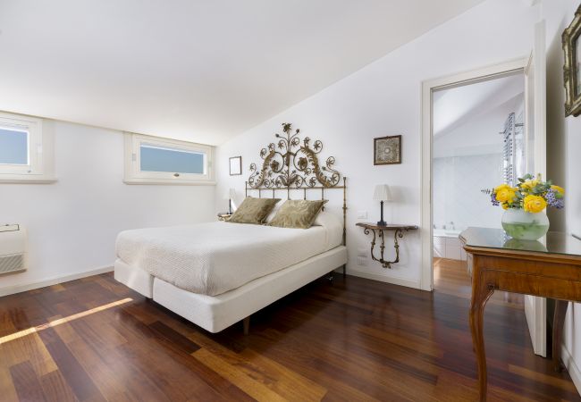 Apartment in Venice - Ca' Cerchieri Terrace Canal View Apartment in Venice - Ca' Cerchieri Terrace Canal View