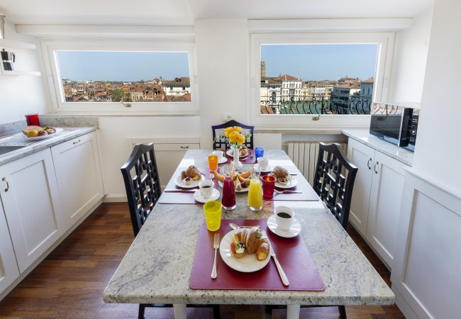 Apartment in Venice - Ca' Cerchieri Terrace Canal View Apartment in Venice - Ca' Cerchieri Terrace Canal View