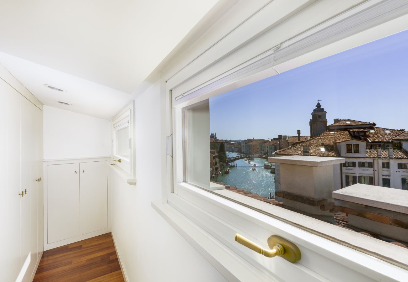 Apartment in Venice - Ca' Cerchieri Terrace Canal View Apartment in Venice - Ca' Cerchieri Terrace Canal View