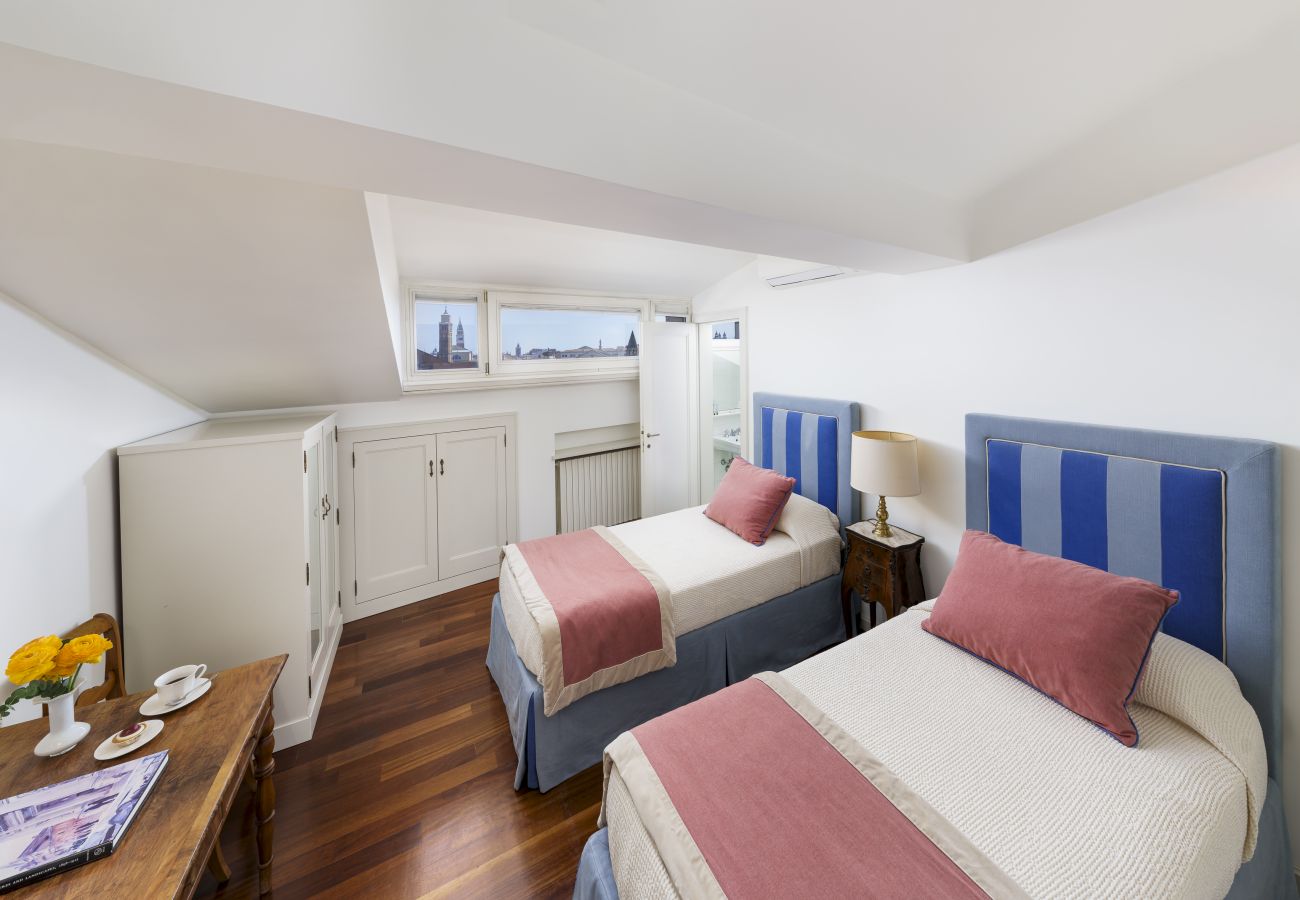 Apartment in Venice - Ca' Cerchieri Terrace Canal View Apartment in Venice - Ca' Cerchieri Terrace Canal View