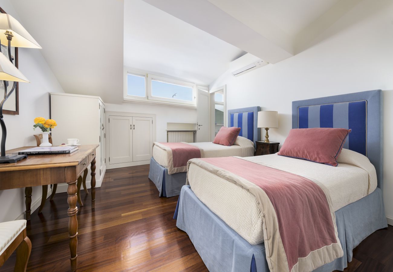 Apartment in Venice - Ca' Cerchieri Terrace Canal View Apartment in Venice - Ca' Cerchieri Terrace Canal View