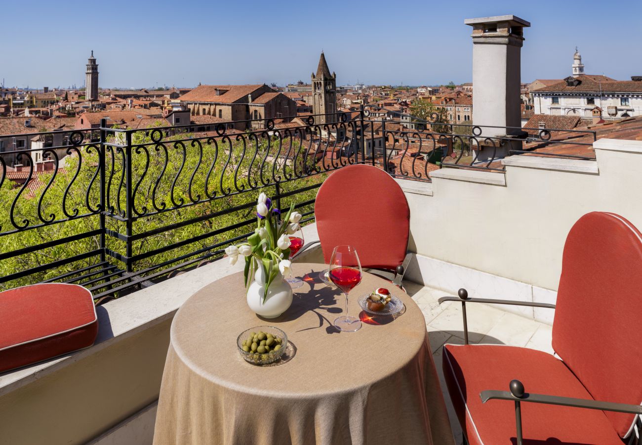 Apartment in Venice - Ca' Cerchieri Terrace Canal View Apartment in Venice - Ca' Cerchieri Terrace Canal View