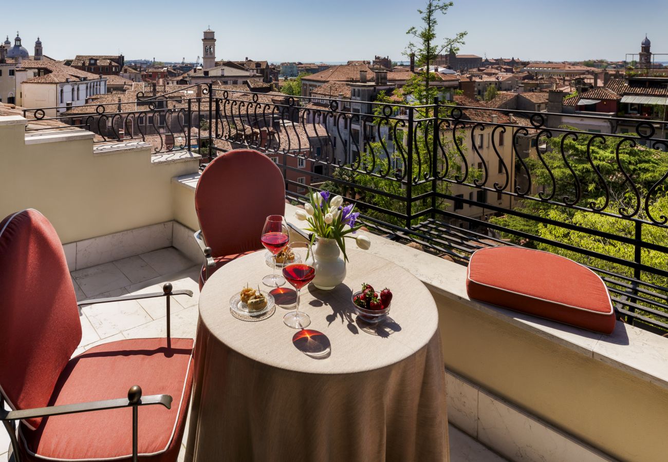 Apartment in Venice - Ca' Cerchieri Terrace Canal View Apartment in Venice - Ca' Cerchieri Terrace Canal View