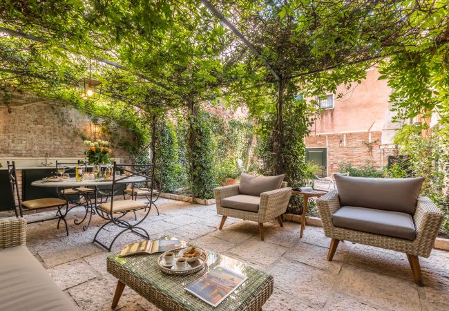 Apartment in Venice - La Baruffa with Private Garden Apartment in Venice - La Baruffa with Private Garden