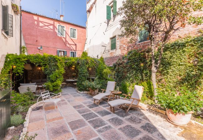 Apartment in Venice - La Baruffa with Private Garden Apartment in Venice - La Baruffa with Private Garden