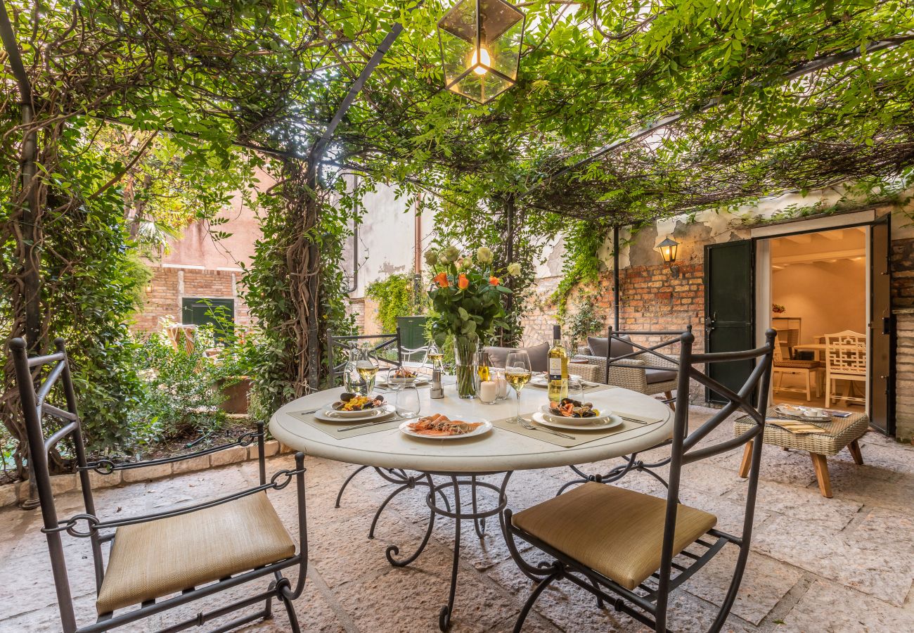 Apartment in Venice - La Baruffa with Private Garden Apartment in Venice - La Baruffa with Private Garden