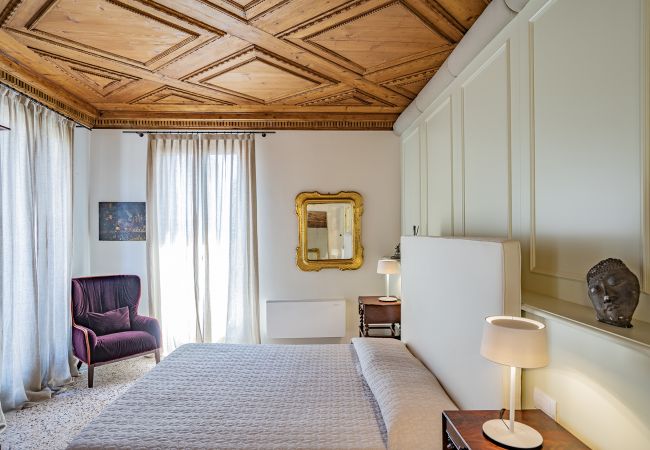 Apartment in Venice - Sartor Apartment with Canal View and Private Court Apartment in Venice - Sartor Apartment with Canal View and Private Court