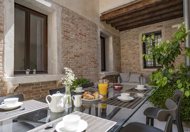 Apartment in Venice - Sartor Apartment with Canal View and Private Court Apartment in Venice - Sartor Apartment with Canal View and Private Court