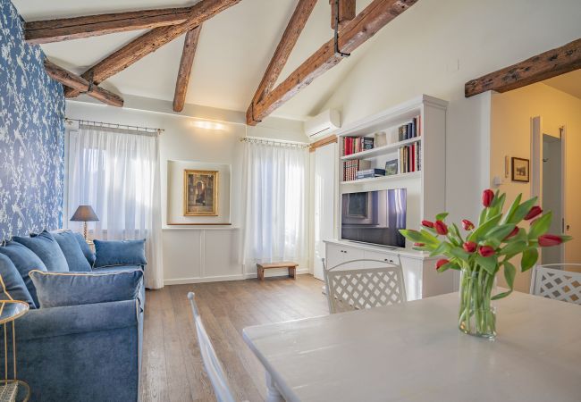  in Venezia - Lo Squero 3 Apartment with Balcony in Dorsoduro