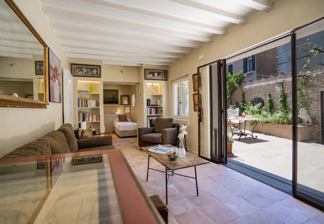 Ca' Minore Secret Garden sitting room Apartment in Venice - Ca' Minore Secret Garden