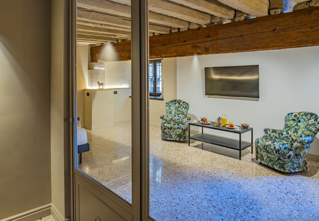 Apartment in Venice - Corte Rubbi 1 A True Canal-side Experience Apartment in Venice - Corte Rubbi 1 A True Canal-side Experience