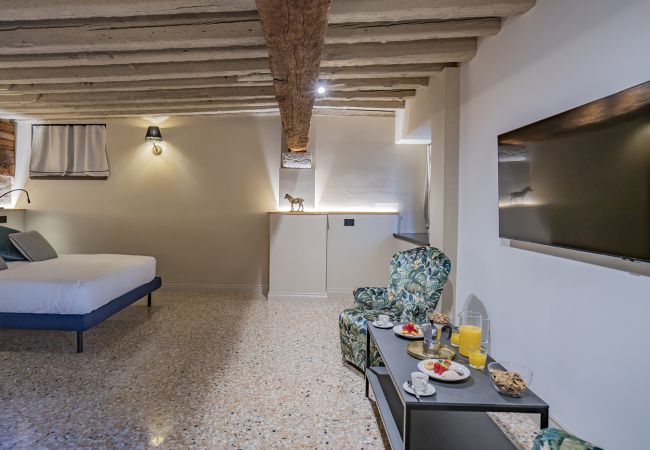 Apartment in Venice - Corte Rubbi 1 A True Canal-side Experience Apartment in Venice - Corte Rubbi 1 A True Canal-side Experience