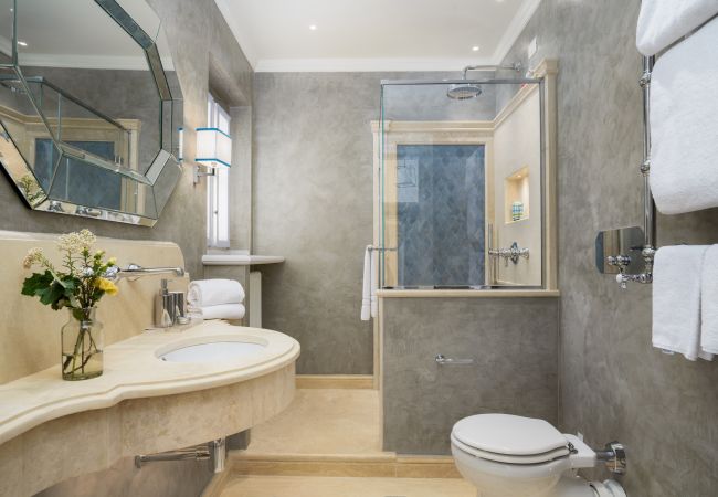 Apartment in Florence - Principe Ludovico - La Dimora degli Affreschi Florence Apartment in Florence - Principe Ludovico - La Dimora degli Affreschi Florence