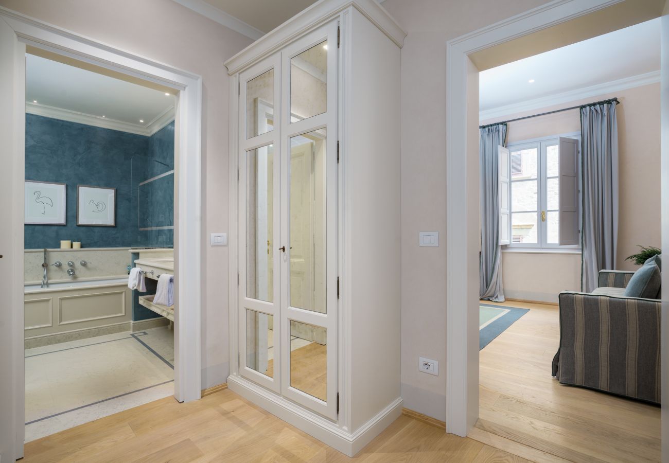Apartment in Florence - Principe Ludovico - La Dimora degli Affreschi Florence Apartment in Florence - Principe Ludovico - La Dimora degli Affreschi Florence