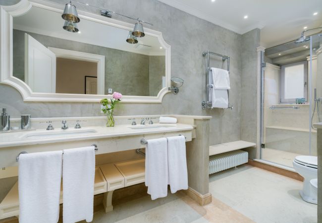 Apartment in Florence - Barone Achille -La Dimora degli Affreschi Florence Apartment in Florence - Barone Achille -La Dimora degli Affreschi Florence