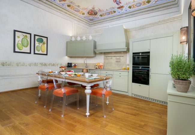 Apartment in Florence - Barone Achille -La Dimora degli Affreschi Florence Apartment in Florence - Barone Achille -La Dimora degli Affreschi Florence