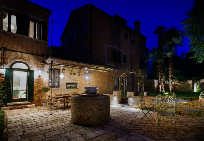 Apartment in Venice - Corte della Palma Superb Venetian Garden Apartment in Venice - Corte della Palma Superb Venetian Garden