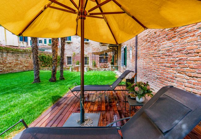 Apartment in Venice - Corte della Palma Superb Venetian Garden Apartment in Venice - Corte della Palma Superb Venetian Garden