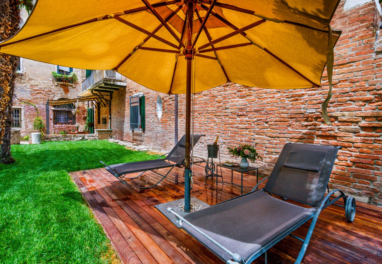 Apartment in Venice - Corte della Palma Superb Venetian Garden Apartment in Venice - Corte della Palma Superb Venetian Garden