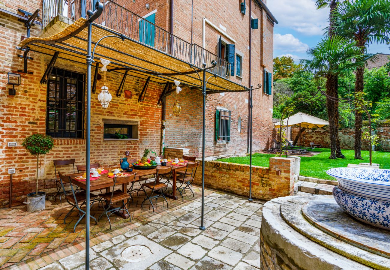 Apartment in Venice - Corte della Palma Superb Venetian Garden Apartment in Venice - Corte della Palma Superb Venetian Garden