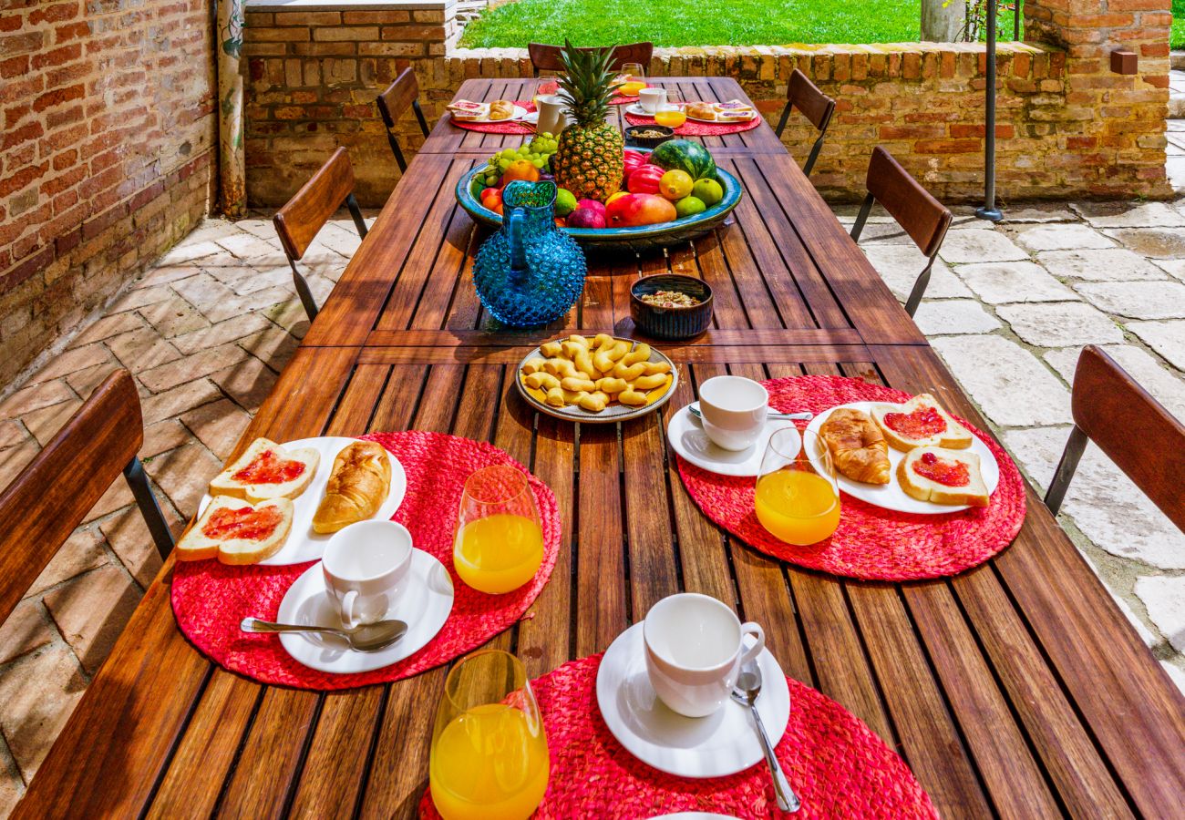 Apartment in Venice - Corte della Palma Superb Venetian Garden Apartment in Venice - Corte della Palma Superb Venetian Garden