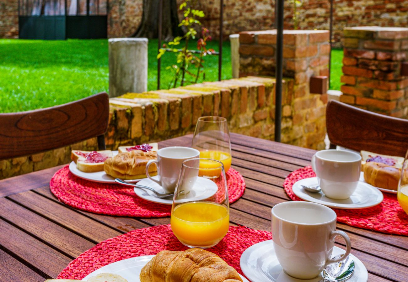 Apartment in Venice - Corte della Palma Superb Venetian Garden Apartment in Venice - Corte della Palma Superb Venetian Garden