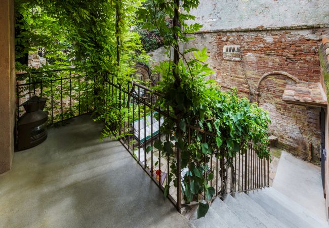 Apartment in Venice - Dimora Orlando with Private Courtyard Apartment in Venice - Dimora Orlando with Private Courtyard