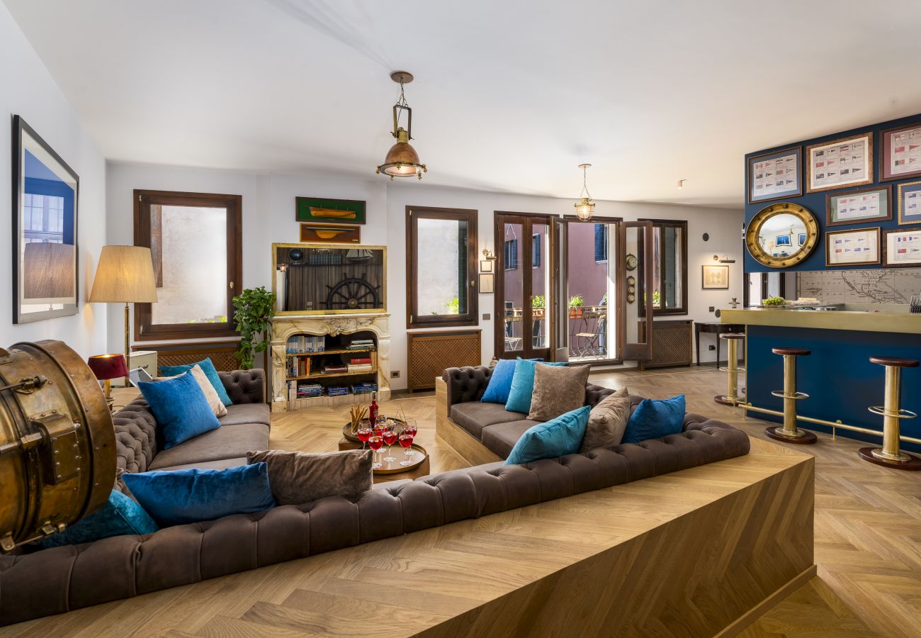 Apartment in Venice - The Yacht House Canal View