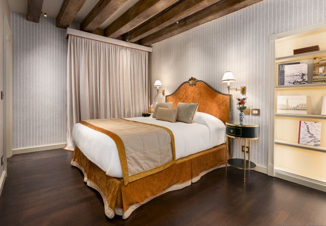 Apartment in Venice - Palazzo Loredan Grand Canal Apartment in Venice - Palazzo Loredan Grand Canal