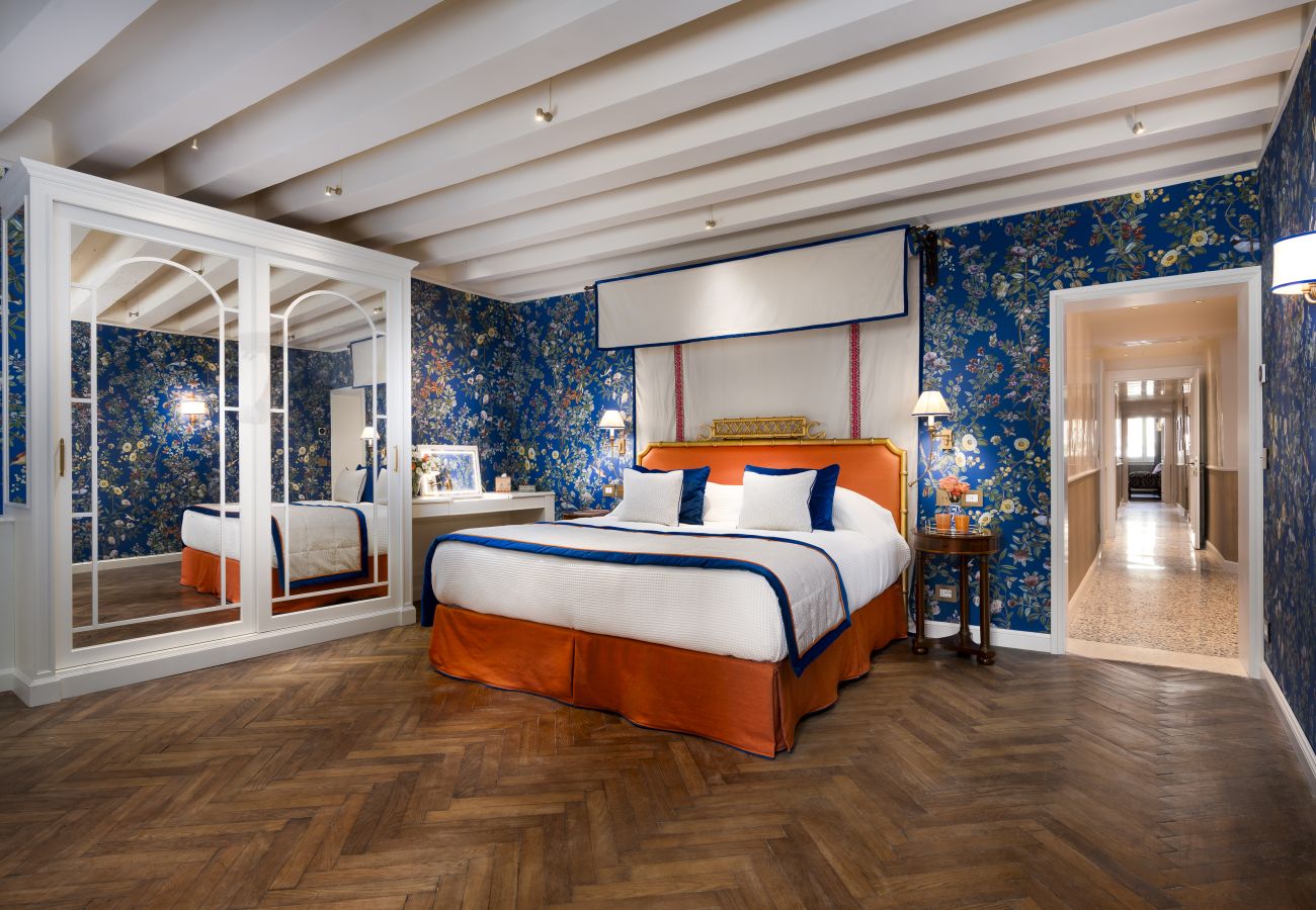 Apartment in Venice - Palazzo Loredan Grand Canal Apartment in Venice - Palazzo Loredan Grand Canal